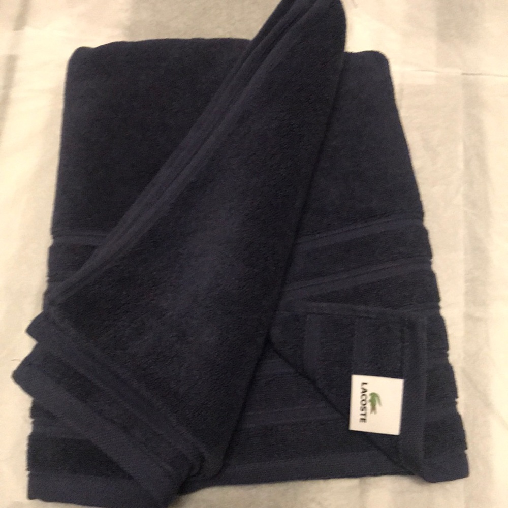 LACOSTE BATH TOWEL 30x 56 in NAVY BLUE - Picture 2 of 4